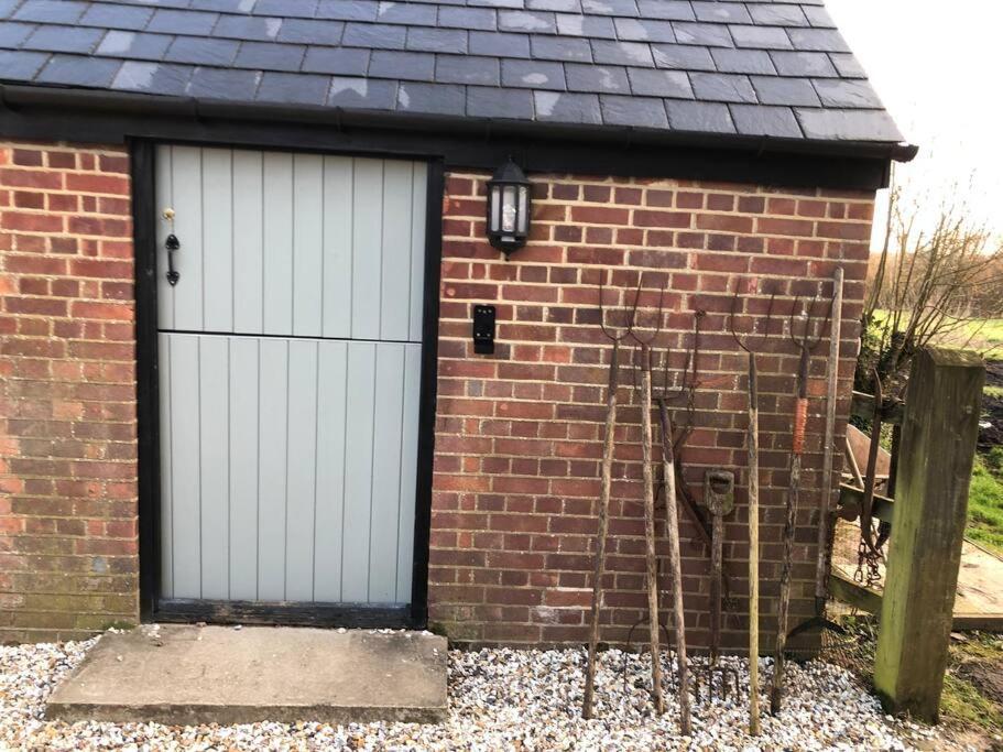 The Cowshed Salisbury Exterior foto