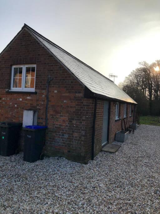 The Cowshed Salisbury Exterior foto