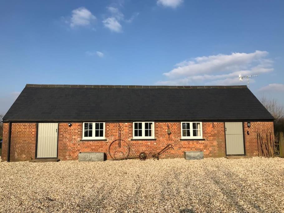 The Cowshed Salisbury Exterior foto